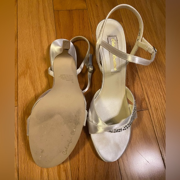 White Satin/ Dyable/ wide width heels size 8 - Picture 3 of 3